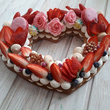 Торт "Клубничное сердце" купить - саров.сладкоежкин.рф